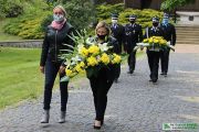 Składanie kwiatów pod pomnikiem Św. Jana Pawła II, foto nr 3, Krzysztof Kowalski